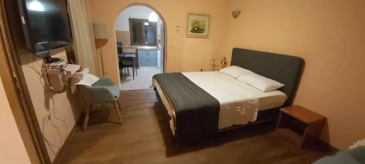 Apartments By The Sea Posedarje, Novigrad - 15786  بوسيدارجي